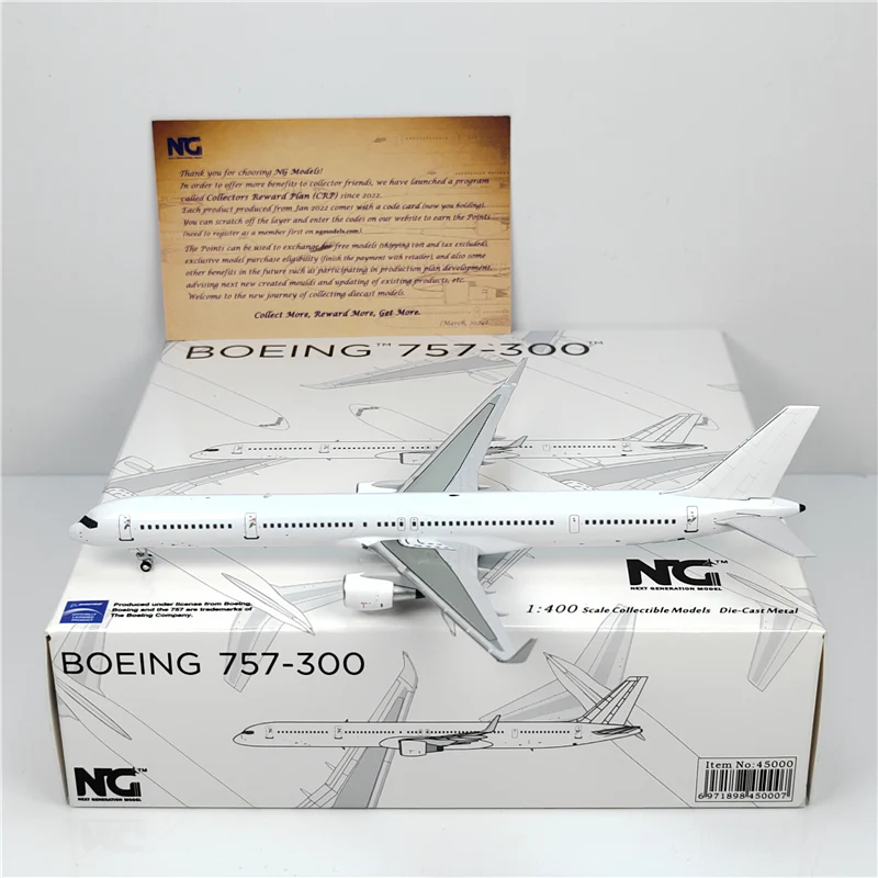 White Boeing B757-300 Airplane Model (1:400 Scale) - Image 4