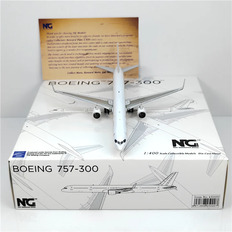 White Boeing B757-300 Airplane Model (1:400 Scale) - Image 5