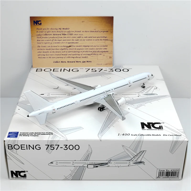 White Boeing B757-300 Airplane Model (1:400 Scale) - Image 8